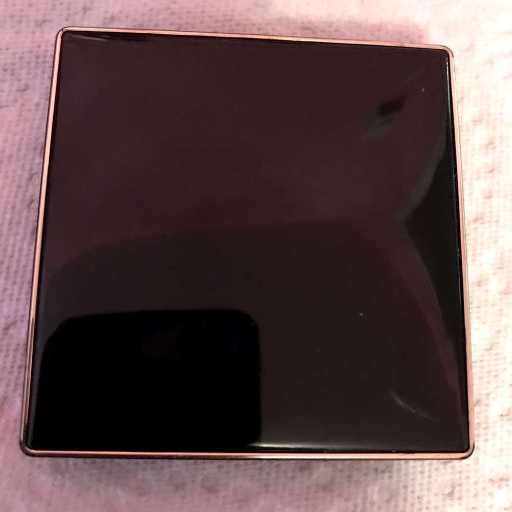 Cle de peau refining pressed powder